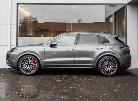 Porsche Cayenne TURBO E-HYBRID 3