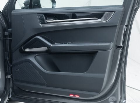 Porsche Cayenne TURBO E-HYBRID 27