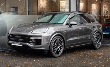 Porsche Cayenne TURBO E-HYBRID 2