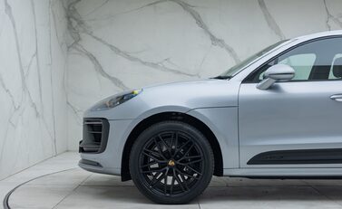 Porsche Macan GTS 32