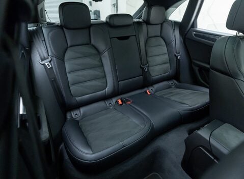 Porsche Macan GTS 17