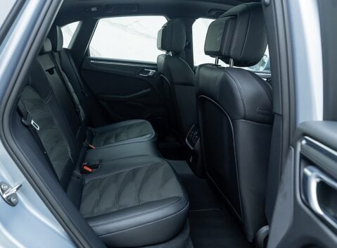 Porsche Macan GTS 18