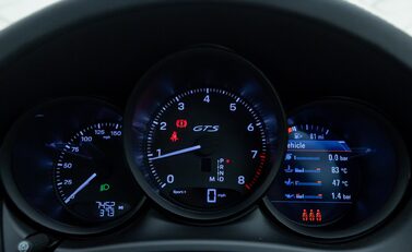 Porsche Macan GTS 22