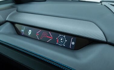 Lamborghini Revuelto 21