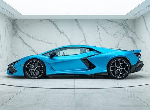 Lamborghini Revuelto 5