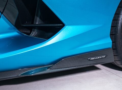 Lamborghini Revuelto 35