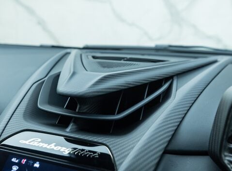 Lamborghini Revuelto 19