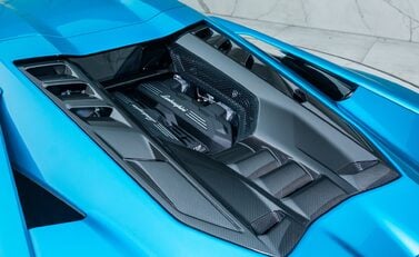 Lamborghini Revuelto 32