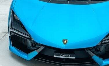 Lamborghini Revuelto 26