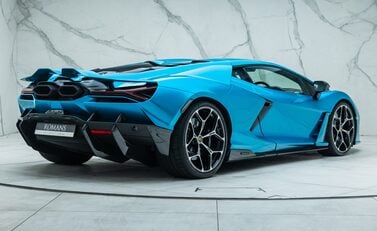 Lamborghini Revuelto 6