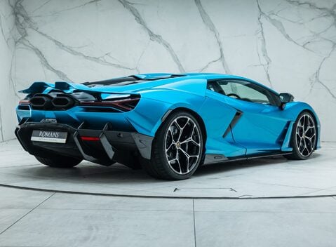 Lamborghini Revuelto 6