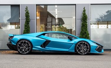 Lamborghini Revuelto 3
