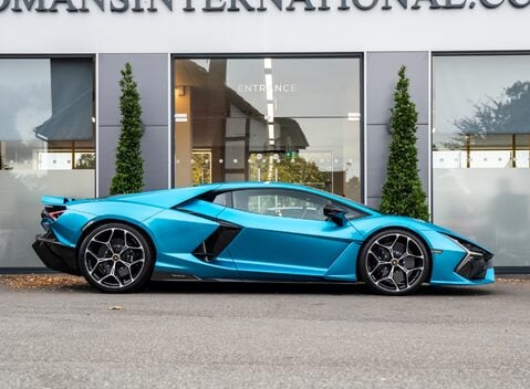 Lamborghini Revuelto 3