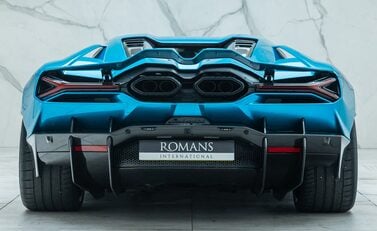 Lamborghini Revuelto 8