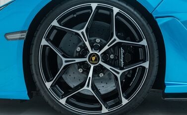 Lamborghini Revuelto 25