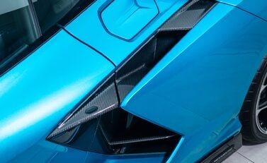 Lamborghini Revuelto 33