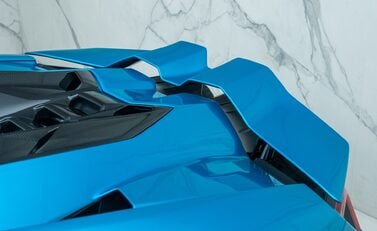 Lamborghini Revuelto 36