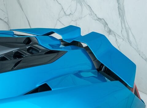 Lamborghini Revuelto 36