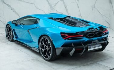 Lamborghini Revuelto 12