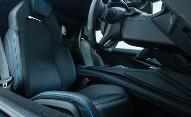 Lamborghini Revuelto 14