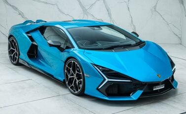 Lamborghini Revuelto 11