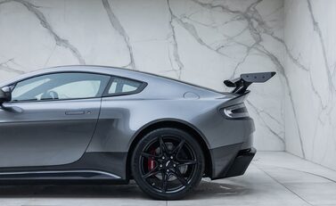 Aston Martin Vantage GT8 43