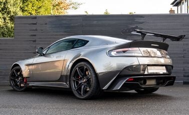Aston Martin Vantage GT8 4