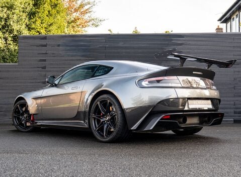 Aston Martin Vantage GT8 4