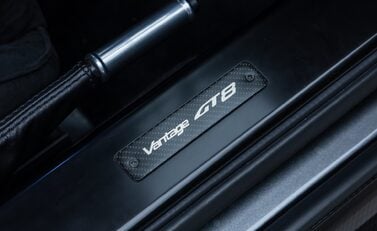 Aston Martin Vantage GT8 23