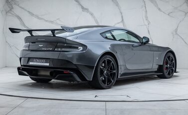 Aston Martin Vantage GT8 6