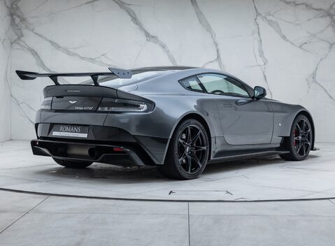 Aston Martin Vantage GT8 6