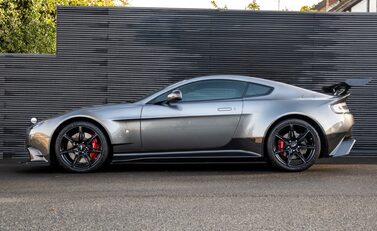 Aston Martin Vantage GT8 3