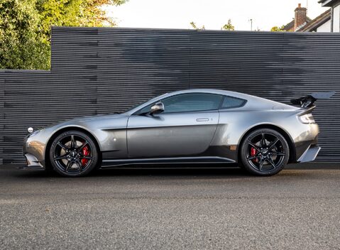 Aston Martin Vantage GT8 3