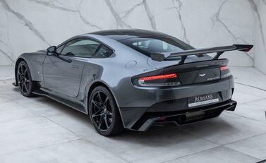 Aston Martin Vantage GT8 12