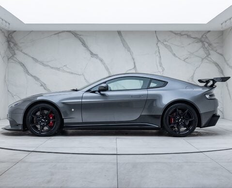 Aston Martin Vantage GT8