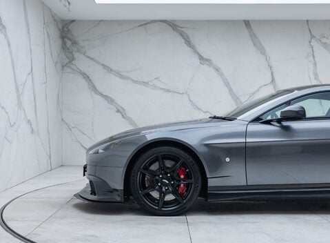 Aston Martin Vantage GT8 42