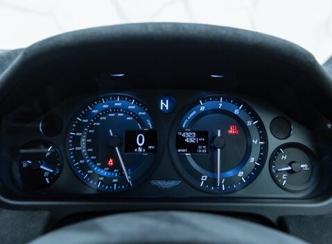 Aston Martin Vantage GT8 18