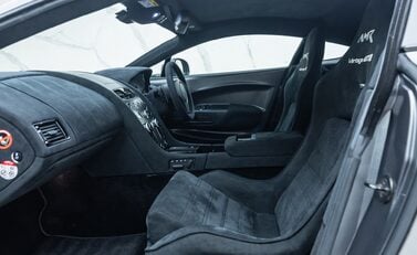 Aston Martin Vantage GT8 16