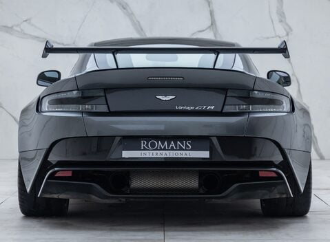 Aston Martin Vantage GT8 8