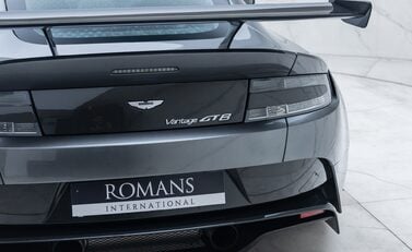 Aston Martin Vantage GT8 27
