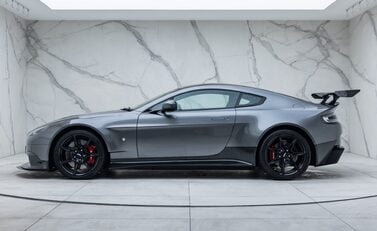 Aston Martin Vantage GT8 5