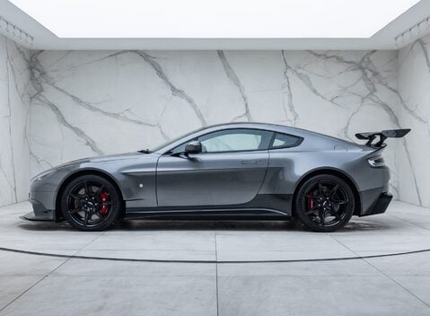 Aston Martin Vantage GT8 5
