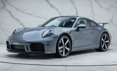 Porsche 911 Carrera (992.2) 1