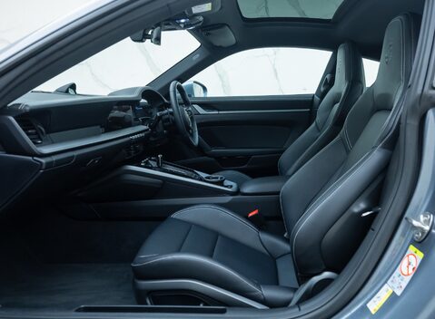 Porsche 911 Carrera (992.2) 19