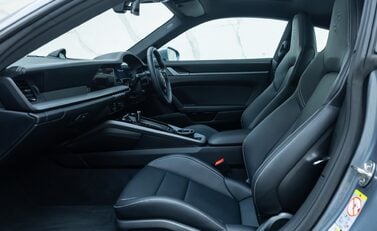 Porsche 911 Carrera (992.2) 19