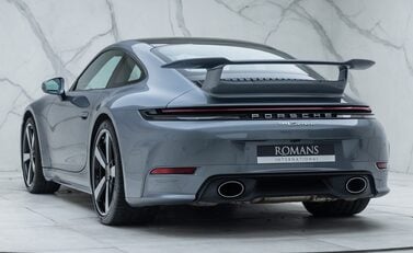 Porsche 911 Carrera (992.2) 10