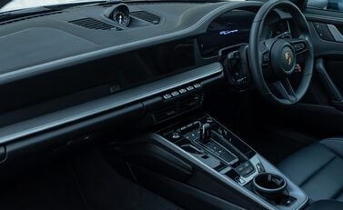 Porsche 911 Carrera (992.2) 20