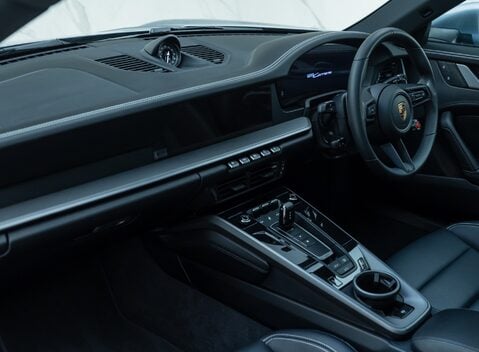 Porsche 911 Carrera (992.2) 20