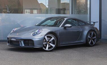 Porsche 911 Carrera (992.2) 2