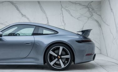 Porsche 911 Carrera (992.2) 39